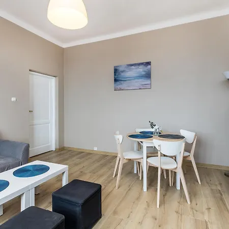 Next To Main Station Apartment