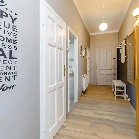 Next To Main Station 公寓 *